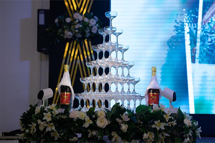 wine glass fountain